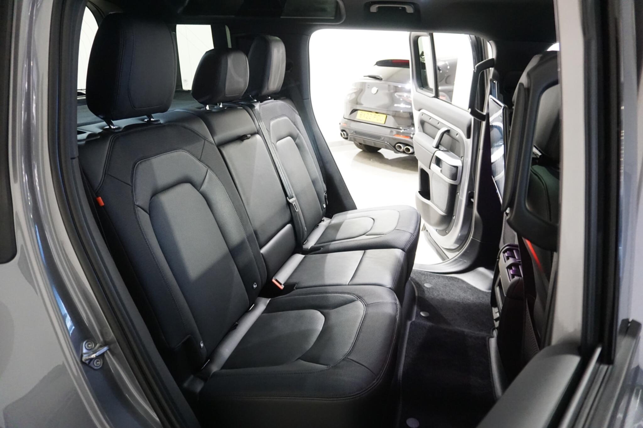 Land Rover Defender 110 2.0 P400e 15.4kWh X-Dynamic SE SUV 5dr Petrol Plug-in Hybrid Auto 4WD Euro 6 (s/s) (404 ps)